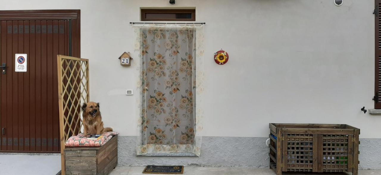 Un Letto Nel Cortile Apartment Bereguardo Bagian luar foto